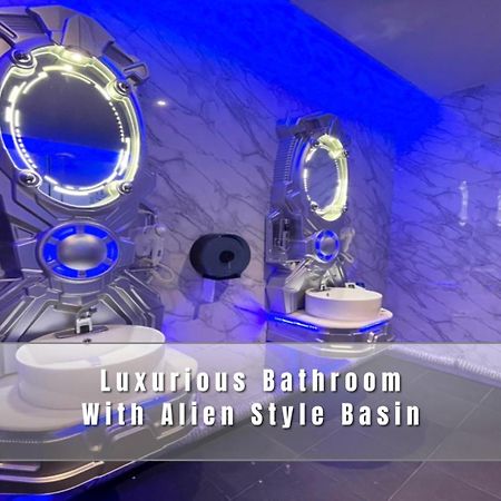 Pera Space Capsule Hotel Пхукет Екстер'єр фото